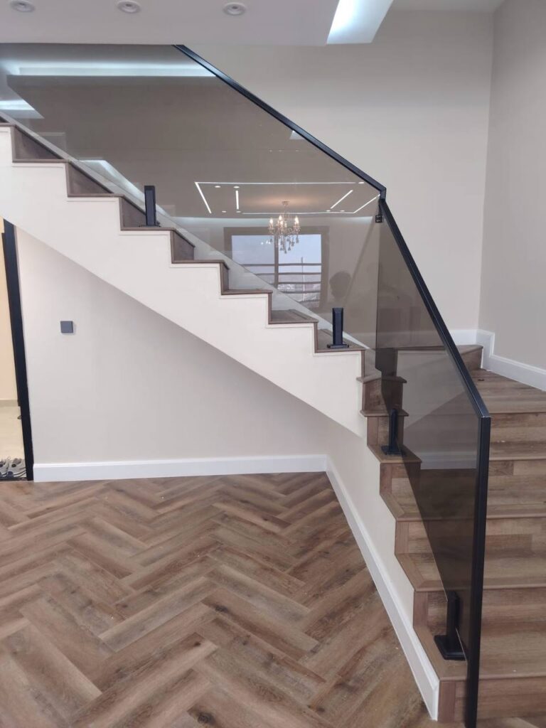 درابزين سلم زجاجي